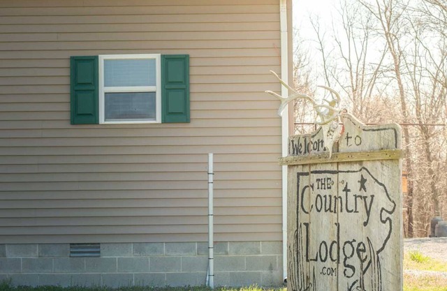 The Country Lodge-Southern Illinois Getaway