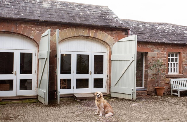 THE COURTYARD, pet friendly, character holiday cottage in Longtown