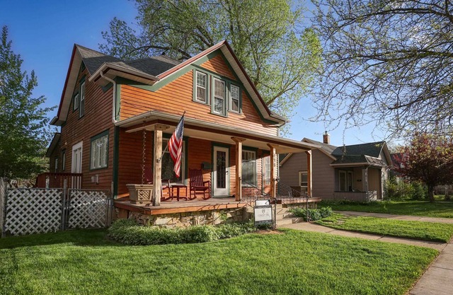 The Cowboy Retreat, Sleeps 13! Pets Welcome!