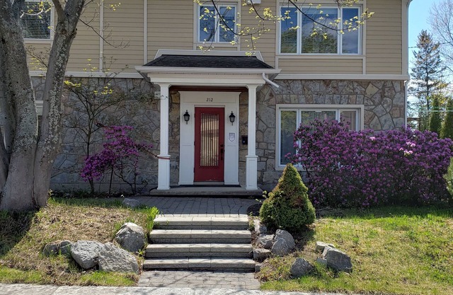 The Cozy, 2 Bedroom, Downtown