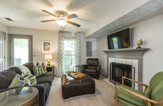 The Cozy Downtown Townhouse