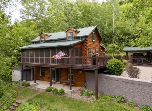 The Cozy Family Wabasha Cabin