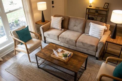 The Cozy Getaway Grill & Roku at Your Convenience!