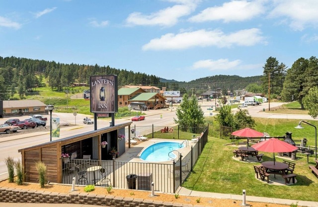 The Cozy Mountain's Edge