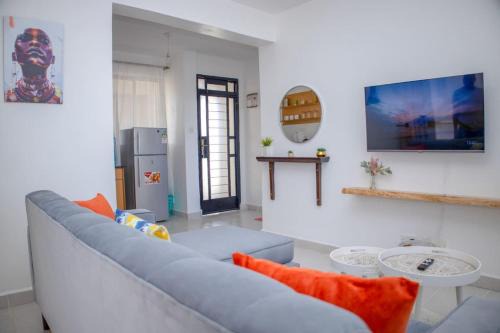 The Cozy Nest with Pool, Gym and Netflix