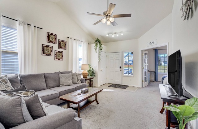 The Cozy Oak | Main Level Comforts