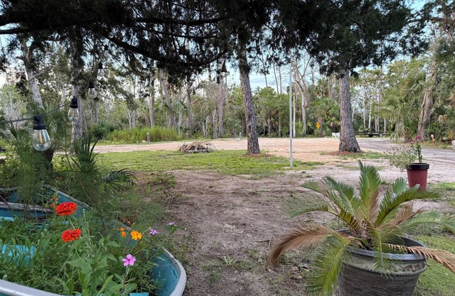 The Creek site- Paradise, Beautiful, private RV retreat in a perfect location!