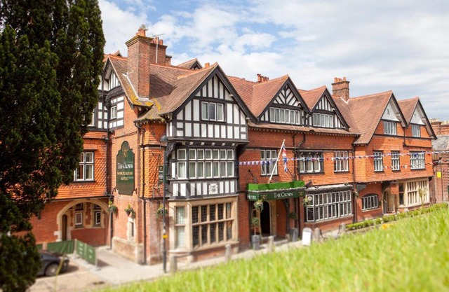The Crown Manor House Hotel