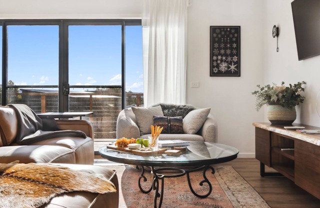 The Crystal Palace 2, pet friendly 2 bedroom apartment