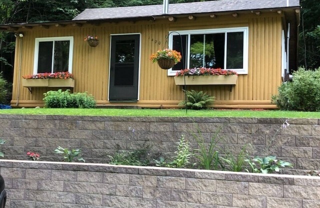 The Crystalaire Cabin - Charming, Relaxing, and Peaceful in A Very Quiet Area!