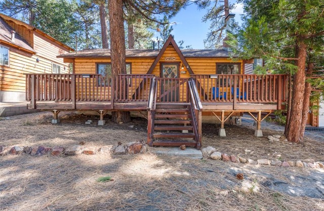 The Cuddle Inn - True feeling of a great cabin! Beautiful and homey! Walking distance to the lake!