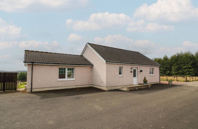 THE DAIRY, family friendly, luxury holiday cottage in Caldercruix