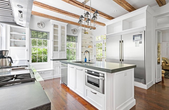 The Daniel Legare Suite In the Heart of Charleston