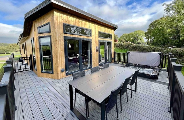 The Dean Lodge (Pet)