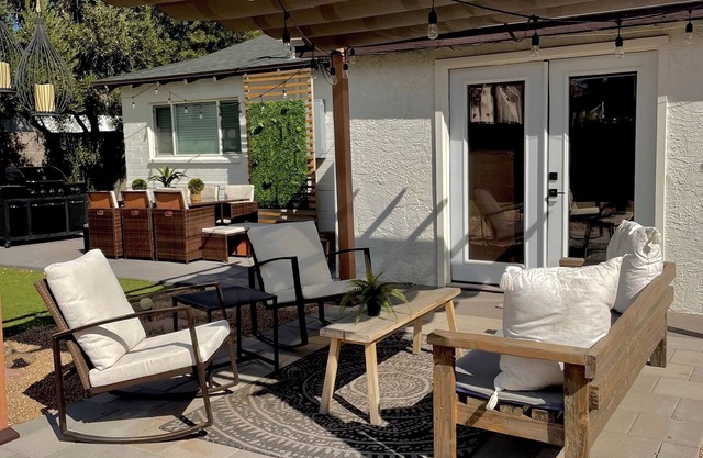 The Desert Farmhouse/Relaxing getaway close 2 everything Scottsdale and Tempe