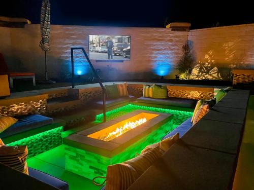 The Desert Social - Firepit, Spa, Pool, Game Room