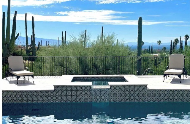 The Desert Vista Adobe with breathtaking views, pool & hot tub!
