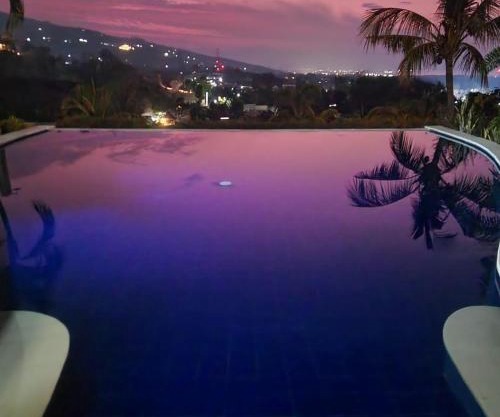 The Dharma Lovina - Mountain, Sea & Sunset View - Private Villa w Starlink - 5br