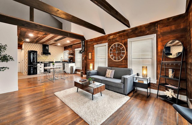 The Duet 1 BR- Just Steps from Baylor University and Minutes from The Silos