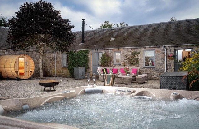 The Eagle's Nest - large house with hot tub and sauna