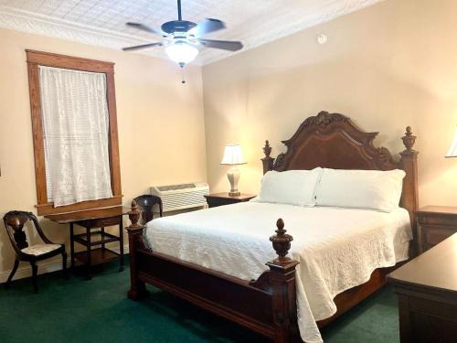 The Eastland Historic Hotel- Imperial Room