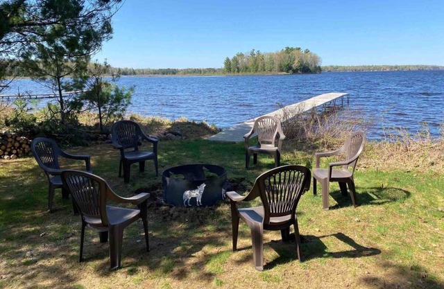 The Edgewater Cabin-Lakeside Paradise