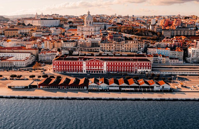 The Editory Riverside Hotel, an Historic Hotel