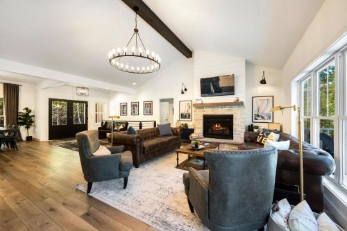 The Ephraim House Hot Tub - Luxury Retreat