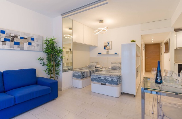 THE WHITE HOME IN THE CANTERAS