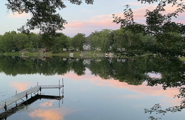 The Escape at Bluegill Lake! No Cleaning Fee Lakefront Family Friendly, Fishing!