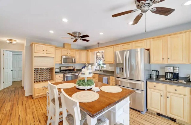 The Escape In The Hideout -sleeps 13