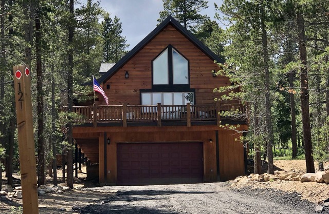 The Fabulous BlackHawk Log CabinnFamily and Pet - friendly