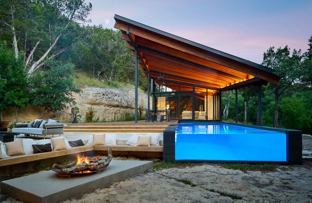 The Falling Leaves Retreat - A Tranquil Wilderness Estate