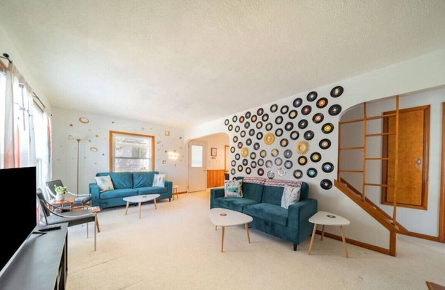 The Falls · NEW! Retro Retreat in Cuyahoga Falls - Sleeps 10