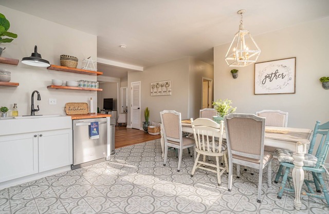 The FarmHouse 3bd/2ba B&B in MO Wine Country & Katy Trail