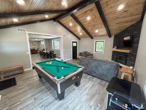 The Farmhouse at Rustic Ridge