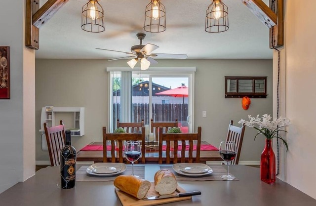 The Farmhouse by Host Boise - Pet Friendly Home and Garage near Fairgrounds