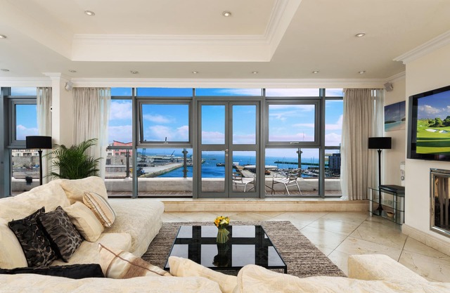 The Finest Apartment in Galway - Luxury Penthouse - City Center Location -4 Bed