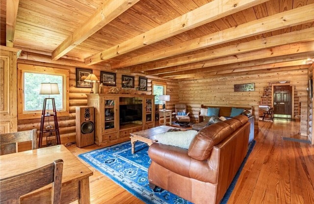 The Firefly Lodge – A Cozy Lake Retreat in Sullivan, IL