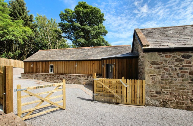 The Fish House - a cottage that sleeps 4 guests in 2 bedrooms