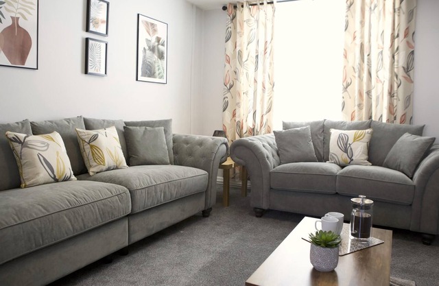 The Flintshire - North Wales - Sleeps Up To 9