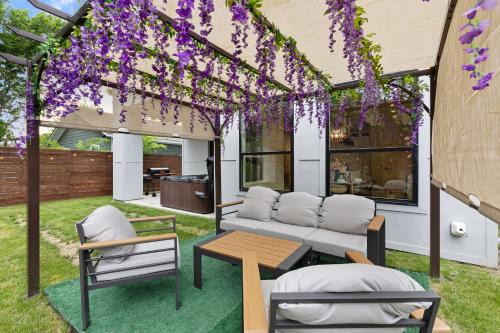 The Floral Home 4BR Downtown Dallas with Hot Tub