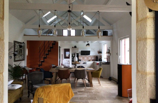 The former barn, house with swimming pool on 5500 m2 of parkland,