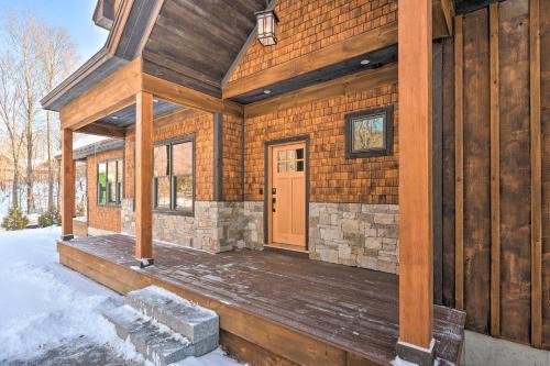 The Fox House Luxe Lincoln Home with Hot Tub