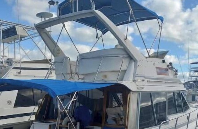 The Friend-Ship: A Boat Cabin by the Beach!