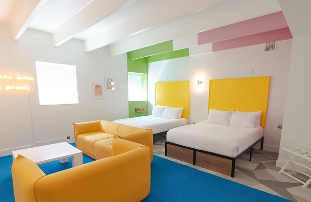 The Gallatin 2 Queen Suite 115, Colorful Boutique Hotel!