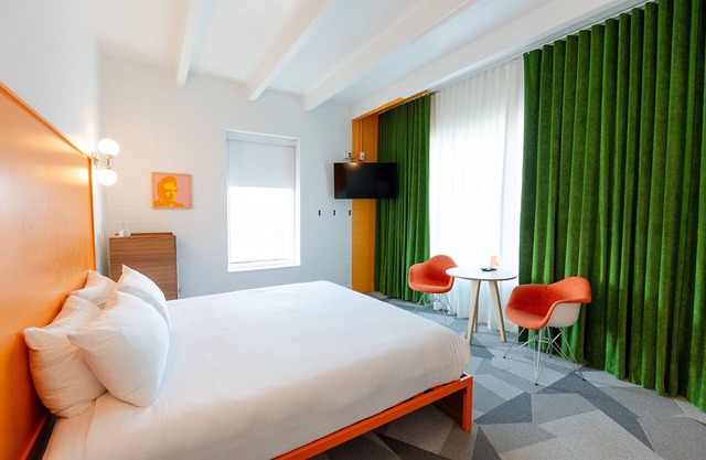 The Gallatin 320, Colorful Boutique Hotel!