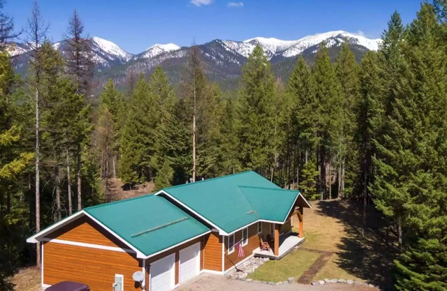 The Gathering Home- Hot Tub, Sauna, Game Room, Mtn Views!