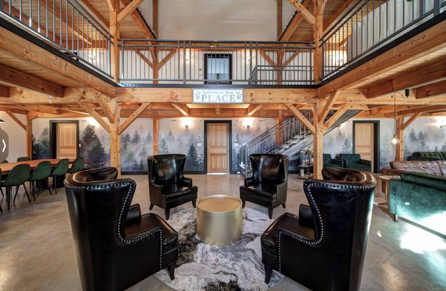 The Gathering Place at Shasta Lake! Sleeps 24!