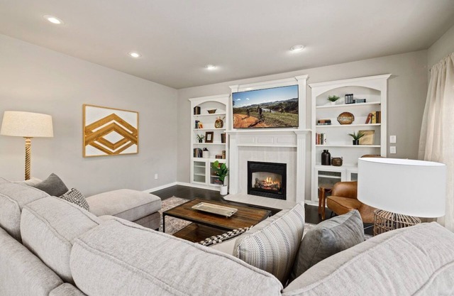 The Genesis - Bike Friendly - Hot Tub - Sleeps 15